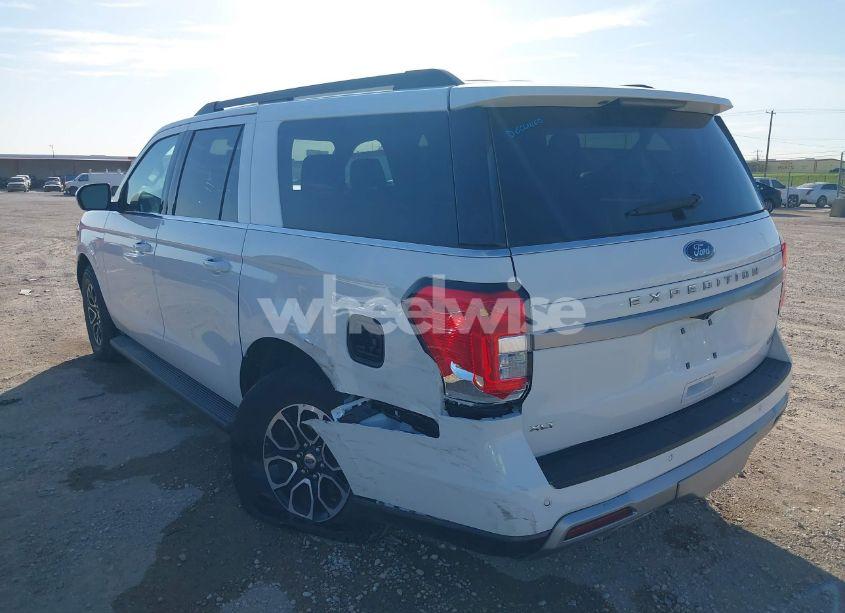 Photo 3 of 2024 Ford Expedition XLT MAX (VIN 1FMJK1H8XREA38197)