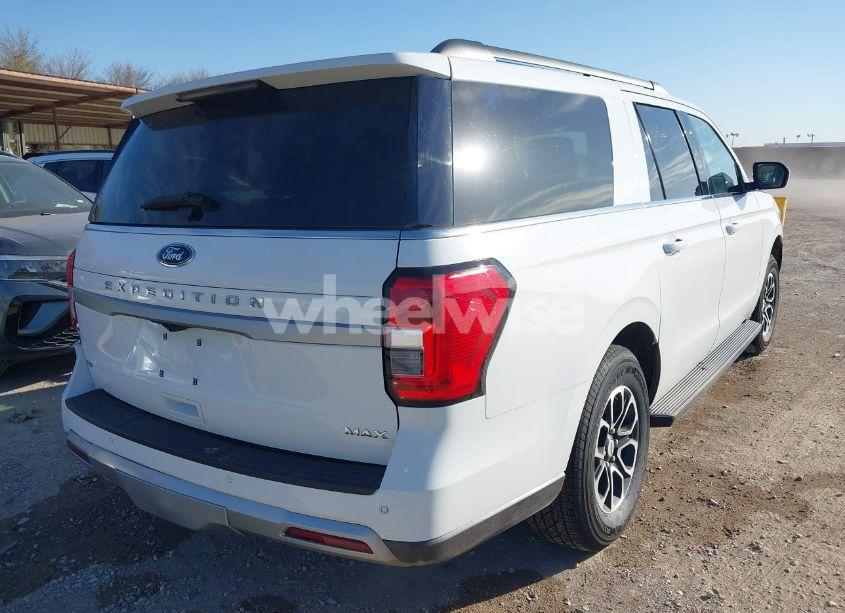 Photo 4 of 2024 Ford Expedition XLT MAX (VIN 1FMJK1H8XREA38197)
