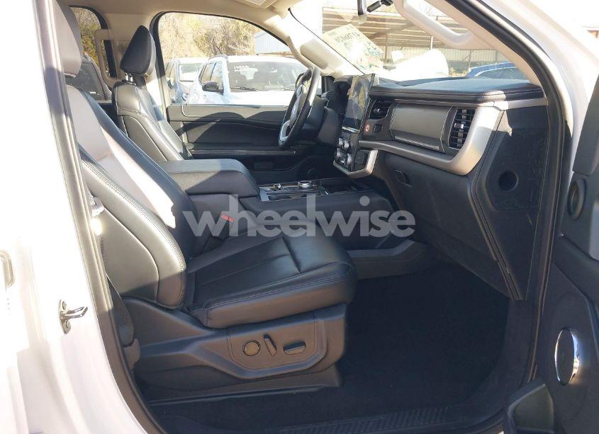 Photo 5 of 2024 Ford Expedition XLT MAX (VIN 1FMJK1H8XREA38197)