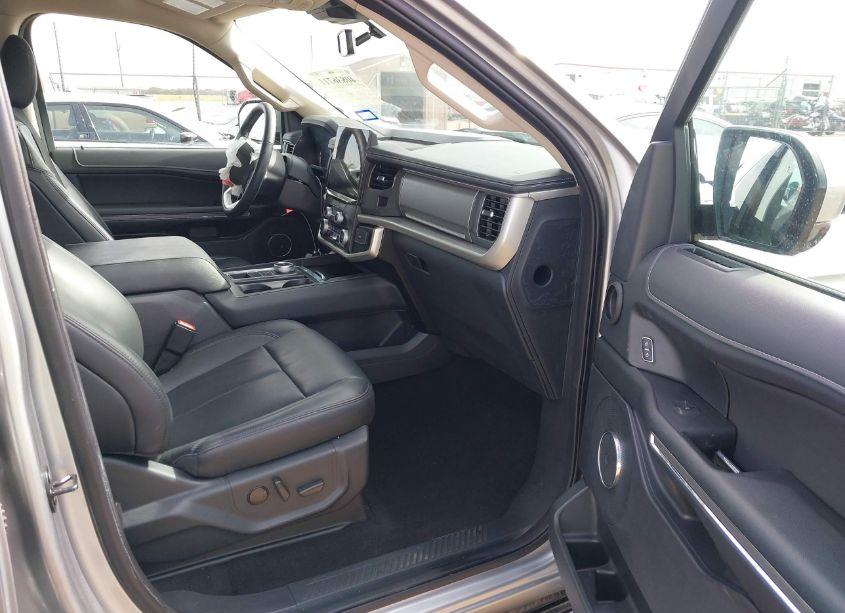 Photo 5 of 2024 Ford Expedition XLT MAX (VIN 1FMJK1H8XREA55341)