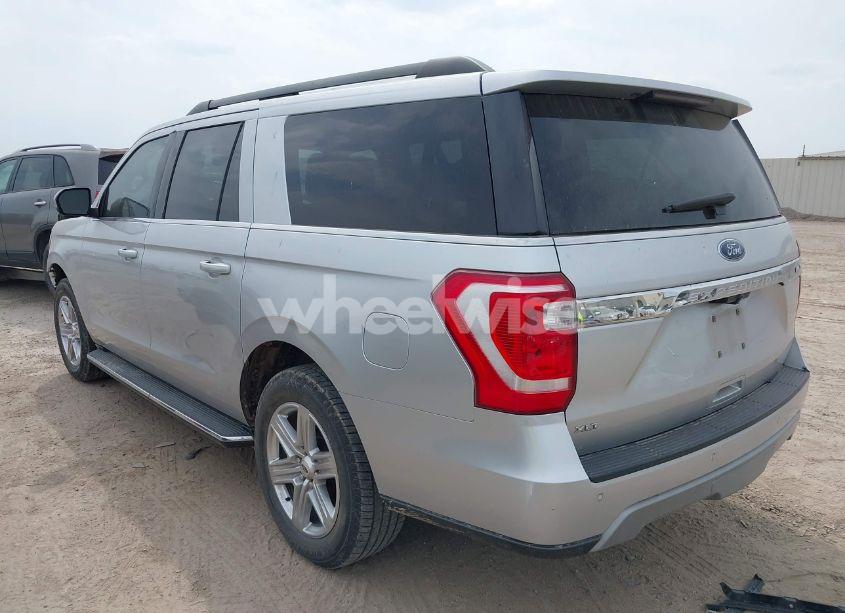 Photo 3 of 2019 Ford Expedition MAX XLT (VIN 1FMJK1HT1KEA13618)