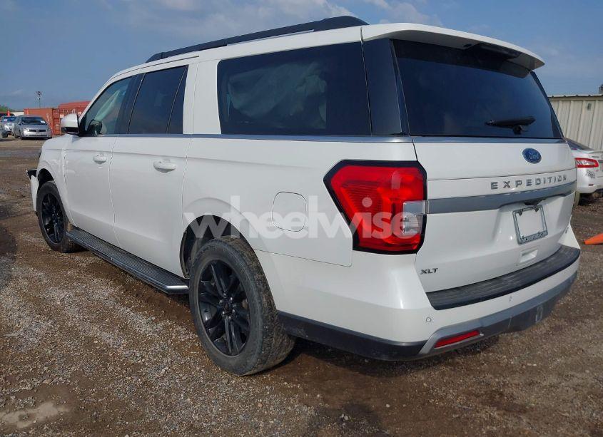 Photo 3 of 2022 Ford Expedition XLT MAX (VIN 1FMJK1HT3NEA48763)