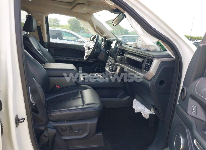 Photo 5 of 2022 Ford Expedition XLT MAX (VIN 1FMJK1HT3NEA48763)