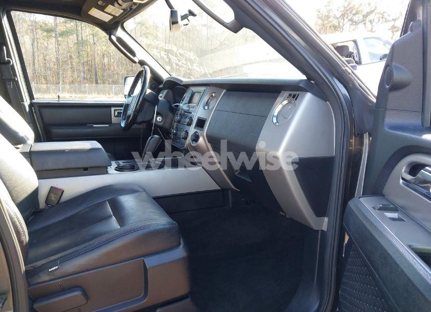 Photo 5 of 2017 Ford Expedition EL XLT (VIN 1FMJK1HT5HEA02260)