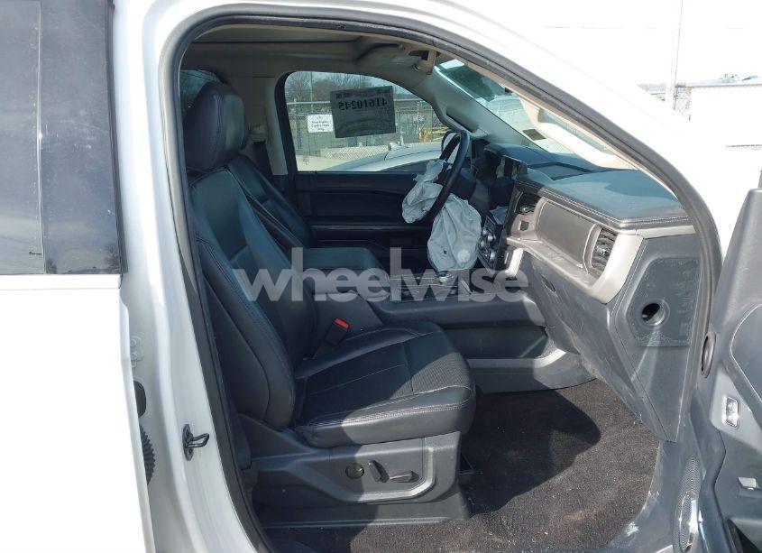 Photo 5 of 2022 Ford Expedition XLT MAX (VIN 1FMJK1HT6NEA55223)