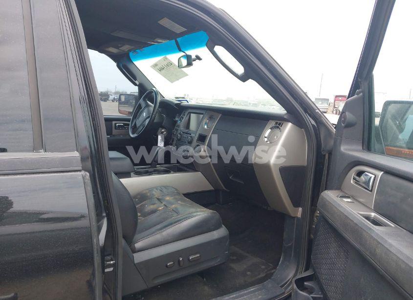 Photo 5 of 2015 Ford Expedition EL XLT (VIN 1FMJK1HT8FEF26502)