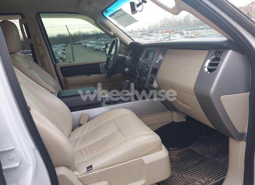 Photo 5 of 2016 Ford Expedition EL XLT (VIN 1FMJK1HT8GEF49487)