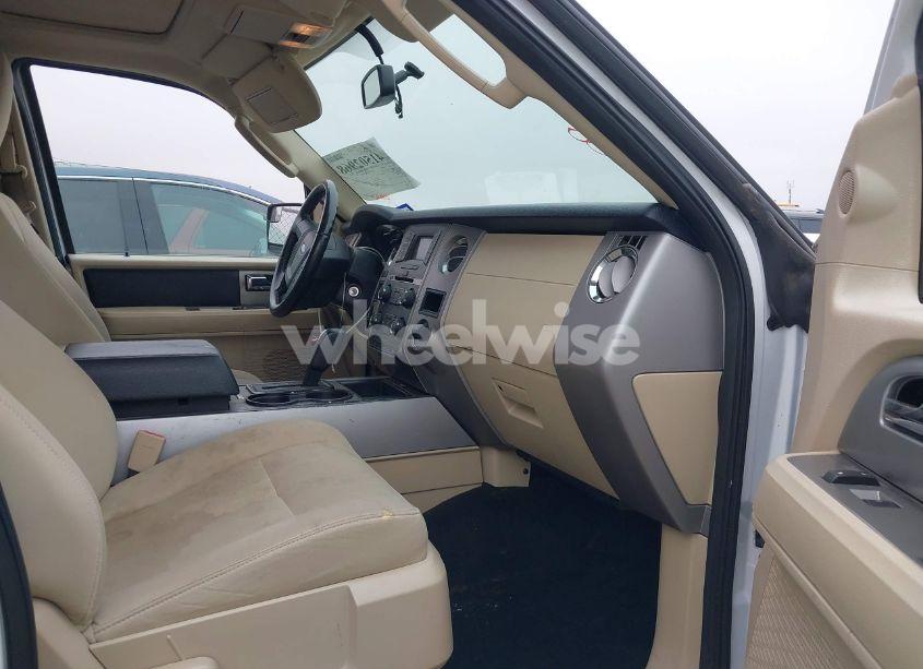 Photo 5 of 2017 Ford Expedition EL XLT (VIN 1FMJK1HTXHEA50417)