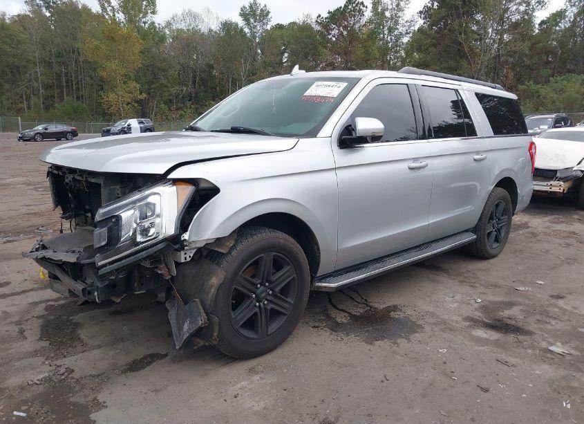 Photo 2 of 2019 Ford Expedition MAX XLT (VIN 1FMJK1HTXKEA29655)