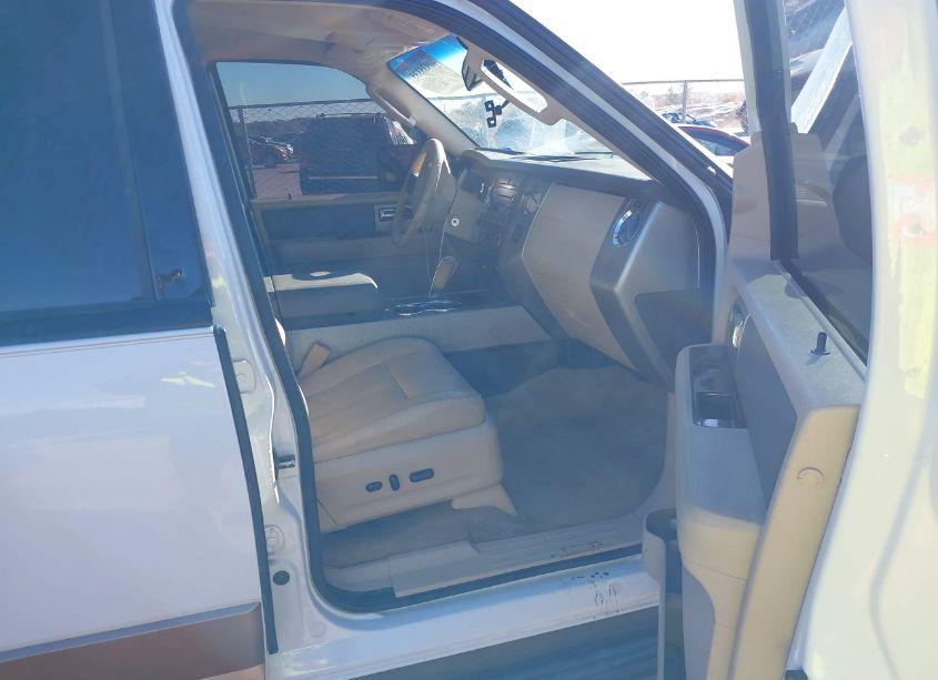 Photo 5 of 2014 Ford Expedition EL XLT (VIN 1FMJK1J55EEF50833)