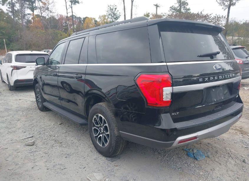 Photo 3 of 2023 Ford Expedition XLT MAX (VIN 1FMJK1J81PEA16631)