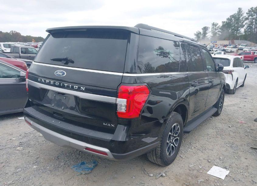 Photo 4 of 2023 Ford Expedition XLT MAX (VIN 1FMJK1J81PEA16631)