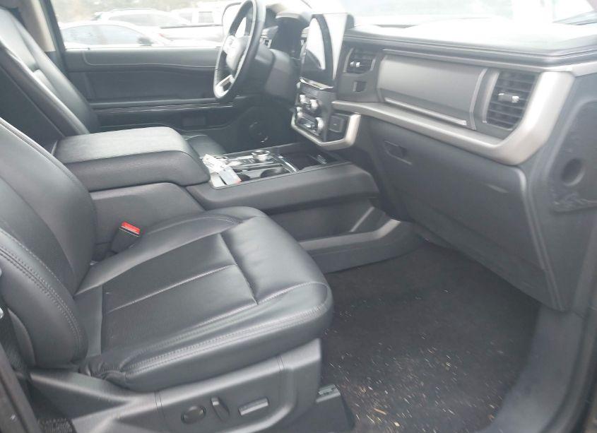 Photo 5 of 2023 Ford Expedition XLT MAX (VIN 1FMJK1J81PEA16631)