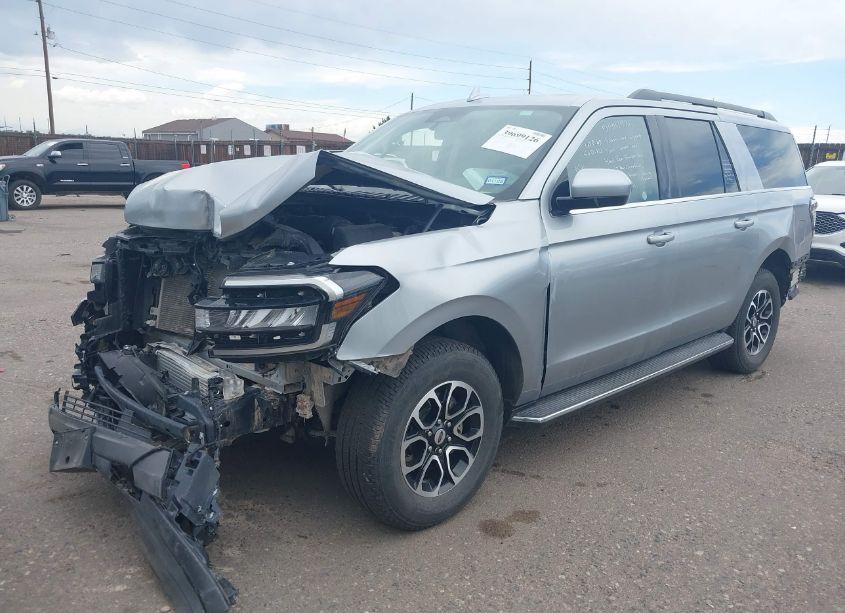 Photo 2 of 2023 Ford Expedition XLT MAX (VIN 1FMJK1J81PEA16712)