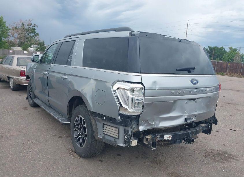 Photo 3 of 2023 Ford Expedition XLT MAX (VIN 1FMJK1J81PEA16712)