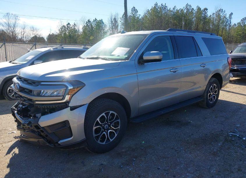 Photo 2 of 2024 Ford Expedition XLT MAX (VIN 1FMJK1J81REA09441)