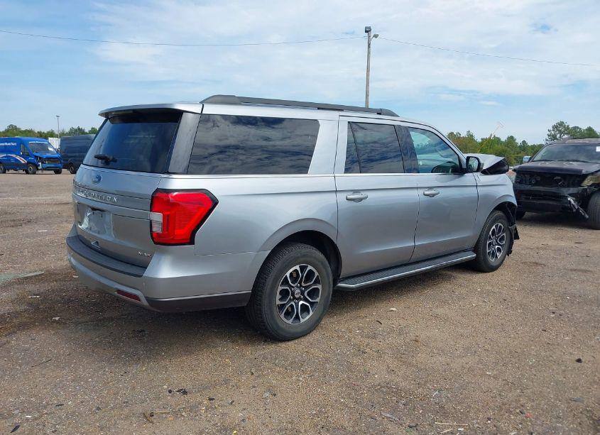 Photo 4 of 2023 Ford Expedition XLT MAX (VIN 1FMJK1J82PEA16685)