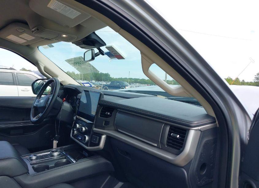 Photo 5 of 2023 Ford Expedition XLT MAX (VIN 1FMJK1J82PEA16685)