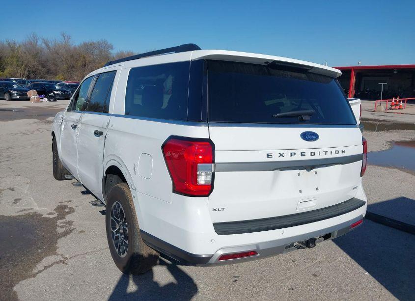 Photo 3 of 2024 Ford Expedition XLT MAX (VIN 1FMJK1J82REA23364)