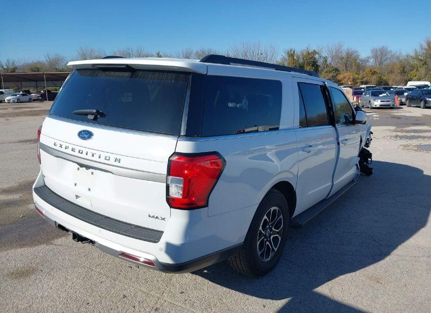 Photo 4 of 2024 Ford Expedition XLT MAX (VIN 1FMJK1J82REA23364)