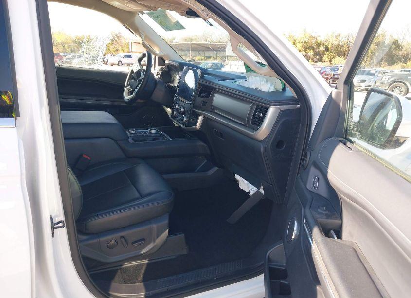 Photo 5 of 2024 Ford Expedition XLT MAX (VIN 1FMJK1J82REA23364)