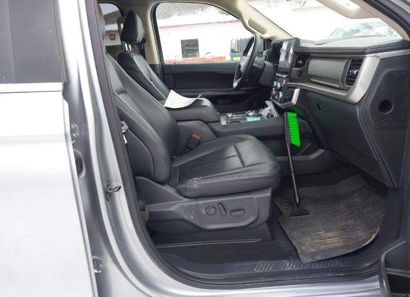 Photo 5 of 2024 Ford Expedition XLT MAX (VIN 1FMJK1J82REA48491)