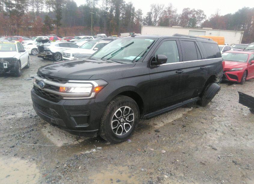Photo 2 of 2023 Ford Expedition XLT MAX (VIN 1FMJK1J83PEA06716)
