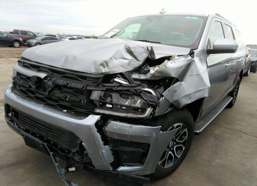 Photo 2 of 2023 Ford Expedition XLT MAX (VIN 1FMJK1J83PEA16713)