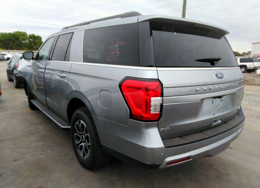 Photo 3 of 2023 Ford Expedition XLT MAX (VIN 1FMJK1J83PEA16713)