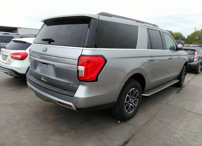 Photo 4 of 2023 Ford Expedition XLT MAX (VIN 1FMJK1J83PEA16713)