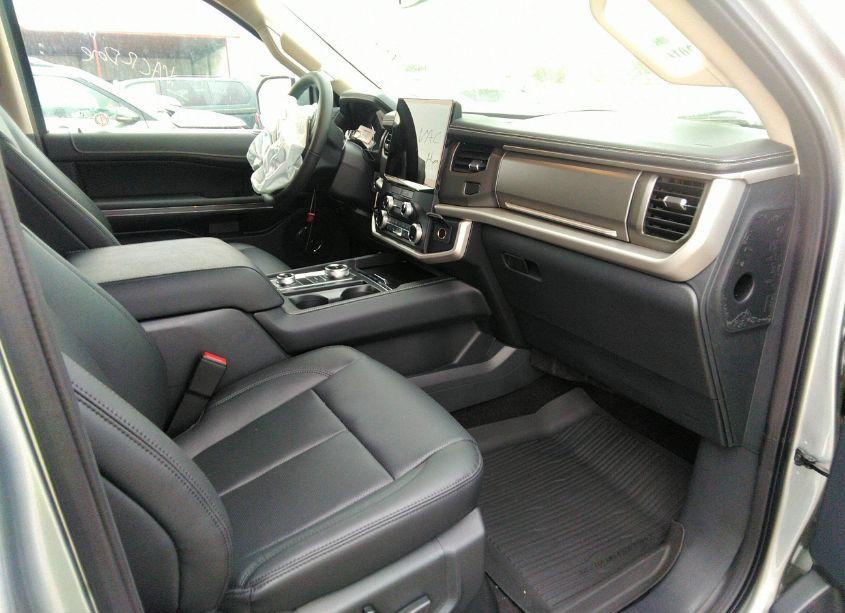 Photo 5 of 2023 Ford Expedition XLT MAX (VIN 1FMJK1J83PEA16713)