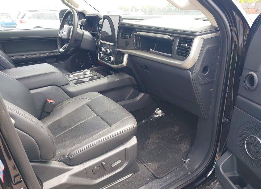 Photo 5 of 2024 Ford Expedition XLT MAX (VIN 1FMJK1J83REA38360)