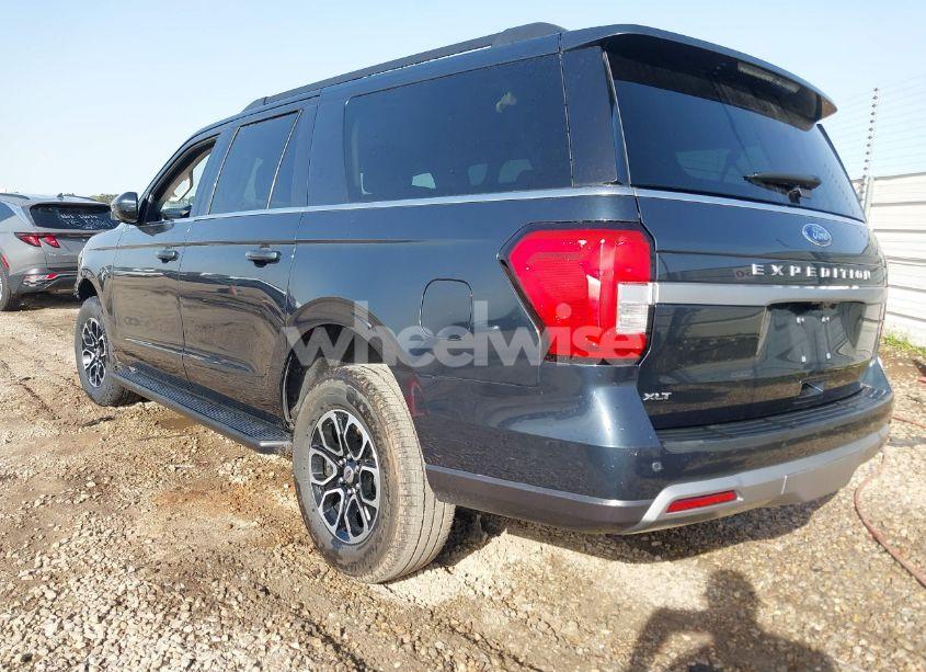 Photo 3 of 2024 Ford Expedition XLT MAX (VIN 1FMJK1J84REA22720)