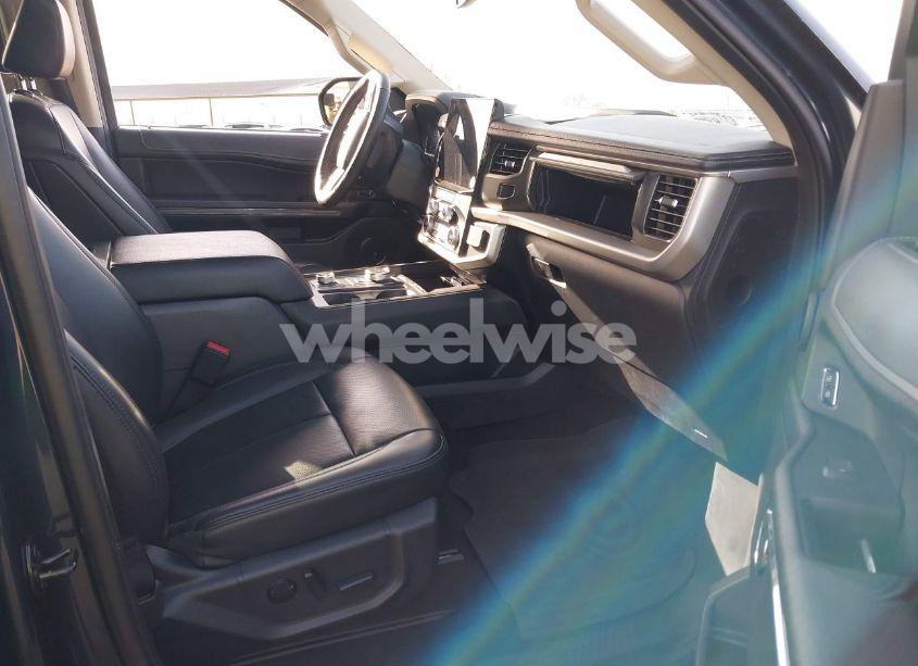Photo 5 of 2024 Ford Expedition XLT MAX (VIN 1FMJK1J84REA22720)