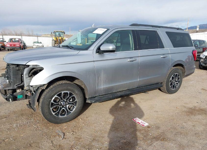 Photo 2 of 2024 Ford Expedition XLT MAX (VIN 1FMJK1J84REA39744)