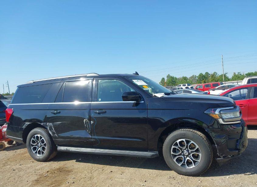 Photo 13 of 2024 Ford Expedition XLT MAX (VIN 1FMJK1J84REA42837)