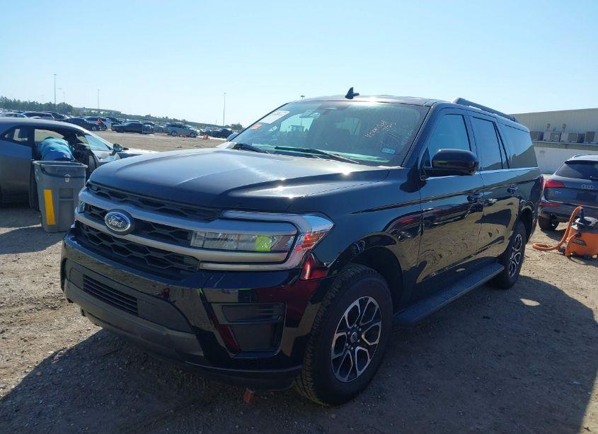Photo 2 of 2024 Ford Expedition XLT MAX (VIN 1FMJK1J84REA42837)