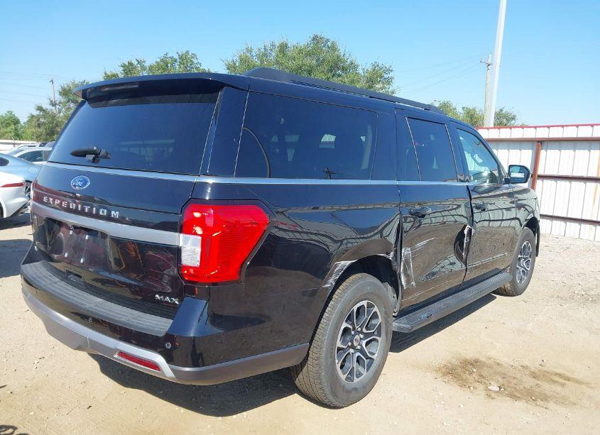 Photo 4 of 2024 Ford Expedition XLT MAX (VIN 1FMJK1J84REA42837)