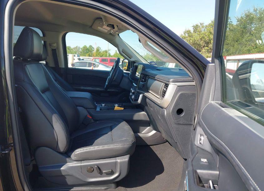 Photo 5 of 2024 Ford Expedition XLT MAX (VIN 1FMJK1J84REA42837)