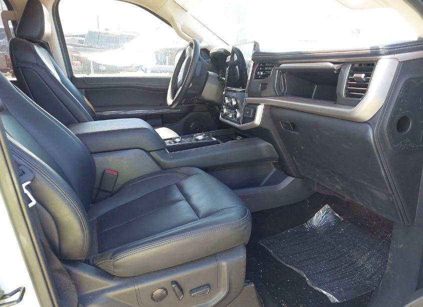 Photo 5 of 2023 Ford Expedition XLT MAX (VIN 1FMJK1J85PEA11111)