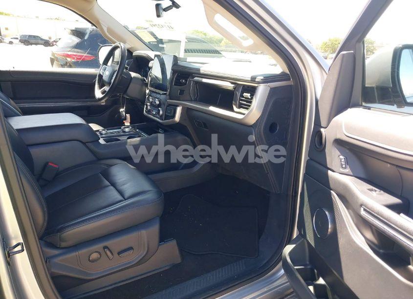 Photo 5 of 2023 Ford Expedition XLT MAX (VIN 1FMJK1J86PEA03874)