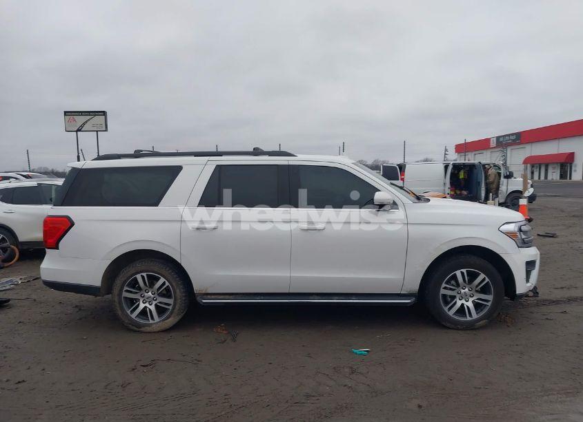 Photo 13 of 2023 Ford Expedition XLT MAX (VIN 1FMJK1J86PEA08752)