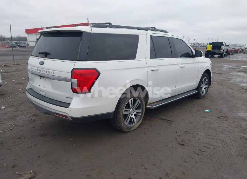 Photo 4 of 2023 Ford Expedition XLT MAX (VIN 1FMJK1J86PEA08752)
