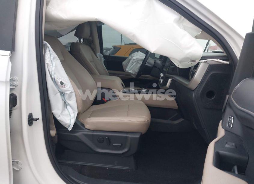 Photo 5 of 2023 Ford Expedition XLT MAX (VIN 1FMJK1J86PEA08752)