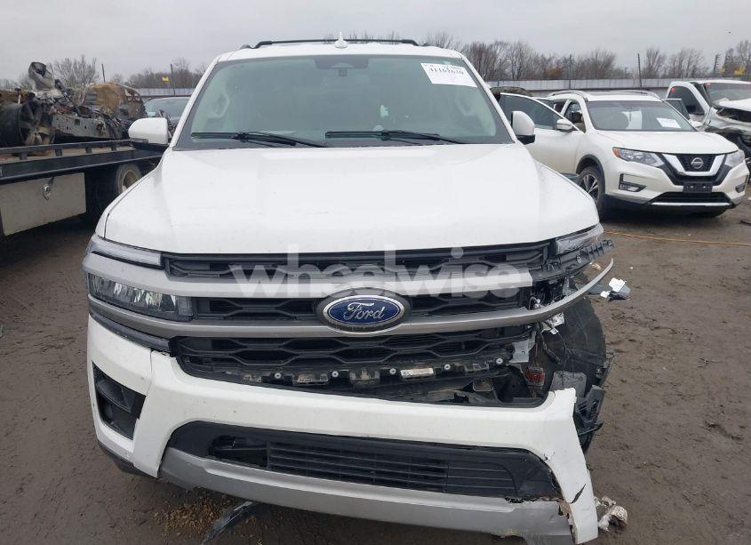 Photo 6 of 2023 Ford Expedition XLT MAX (VIN 1FMJK1J86PEA08752)