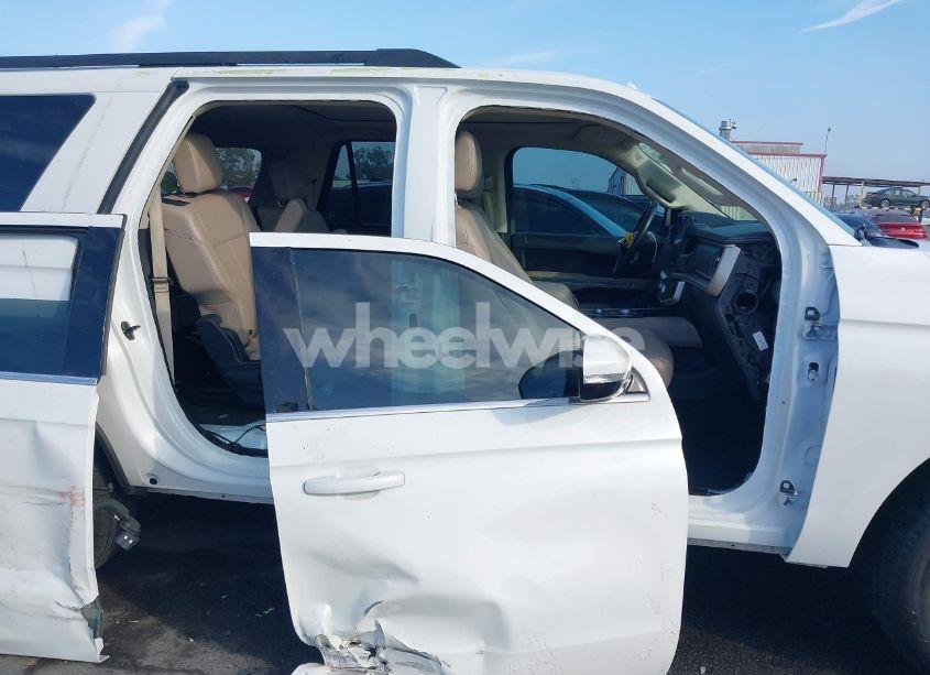 Photo 14 of 2024 Ford Expedition XLT MAX (VIN 1FMJK1J87REA15468)