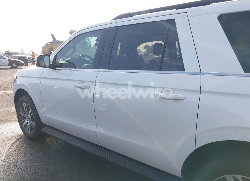 Photo 15 of 2024 Ford Expedition XLT MAX (VIN 1FMJK1J87REA15468)