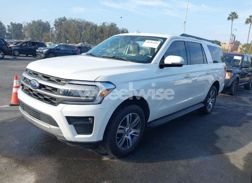 Photo 2 of 2024 Ford Expedition XLT MAX (VIN 1FMJK1J87REA15468)