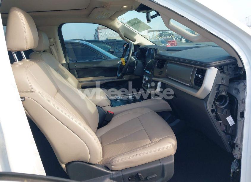 Photo 5 of 2024 Ford Expedition XLT MAX (VIN 1FMJK1J87REA15468)