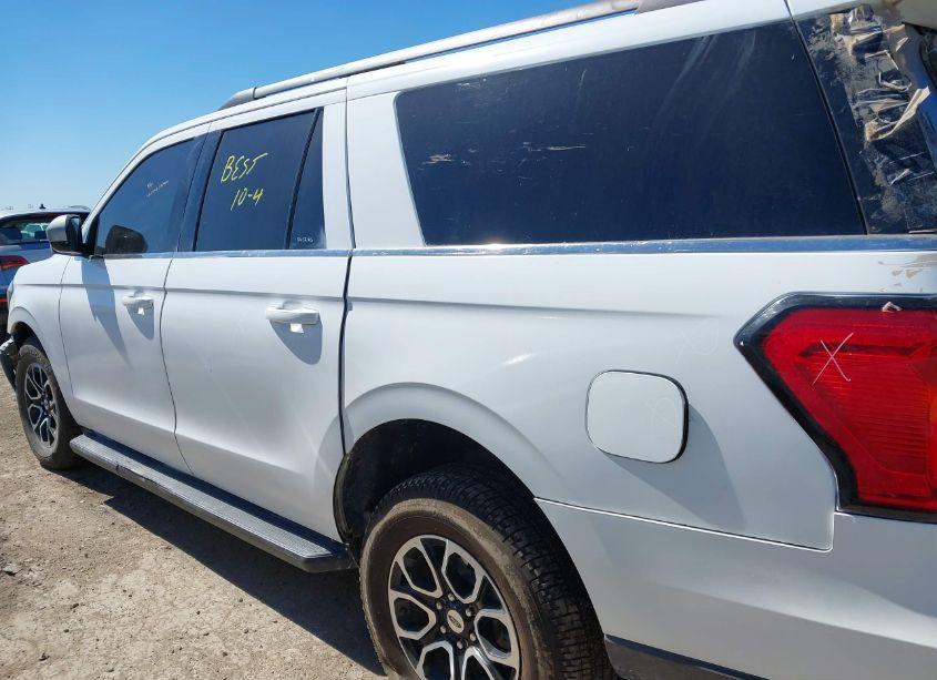 Photo 14 of 2023 Ford Expedition XLT MAX (VIN 1FMJK1J88PEA16318)